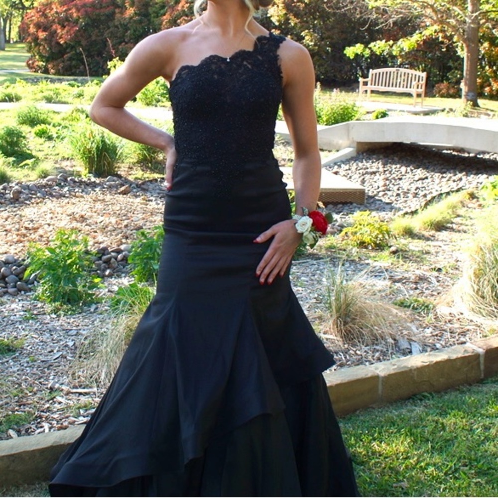 Elegant Black Strapless Prom/Evening Gown